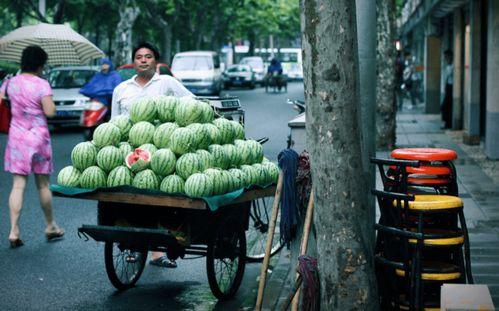 种地吧吃路边摊吃瓜,种地吧里的美食之旅