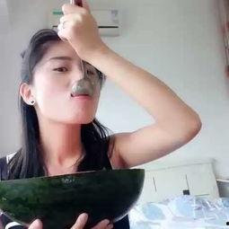 吃瓜没形象视频,视频揭秘“没形象”瞬间