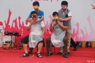 蒙眼吃瓜广告牌,揭秘蒙眼吃瓜广告牌的神奇魅力